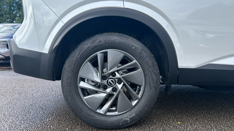 Nissan Qashqai 1.3 DiG-T MH Acenta Premium 5dr Petrol Hatchback